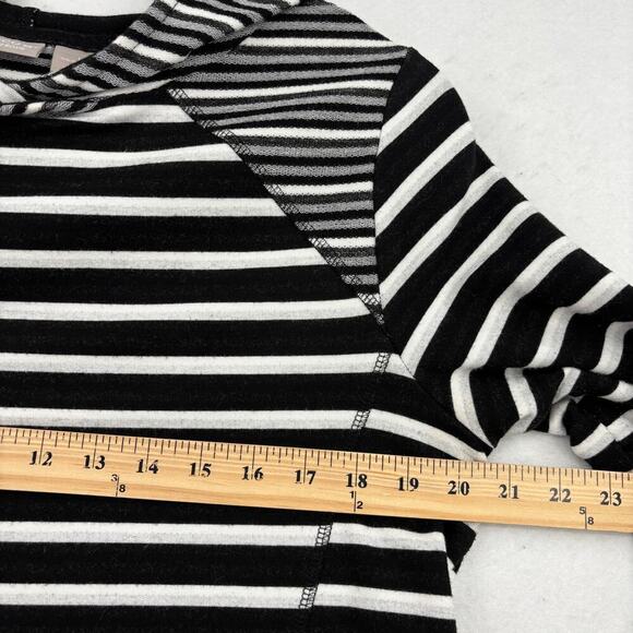 Chico's Zenergy Hooded Tunic Top Size 8/10 Black White Stripe Stretch Knit - Picture 8 of 10